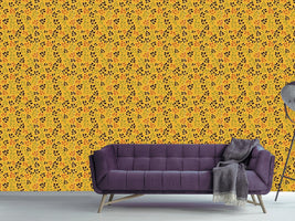 patterned-wallpaper-autumn-foliage-on-gold