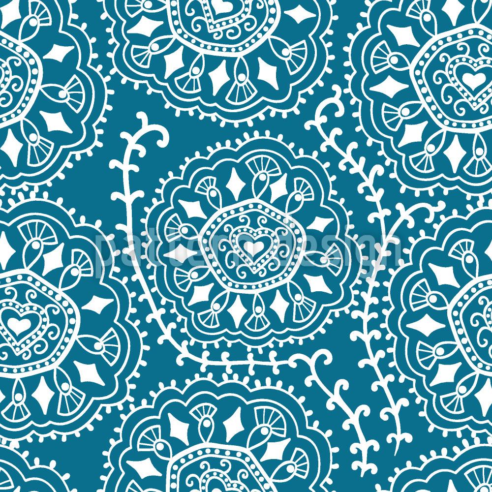 patterned-wallpaper-heart-doilies