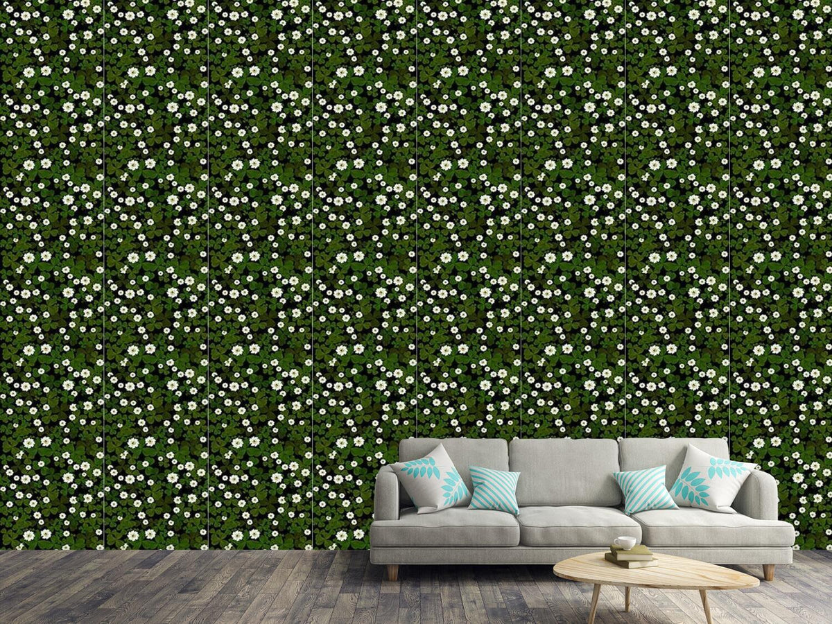 patterned-wallpaper-blossoming-clover