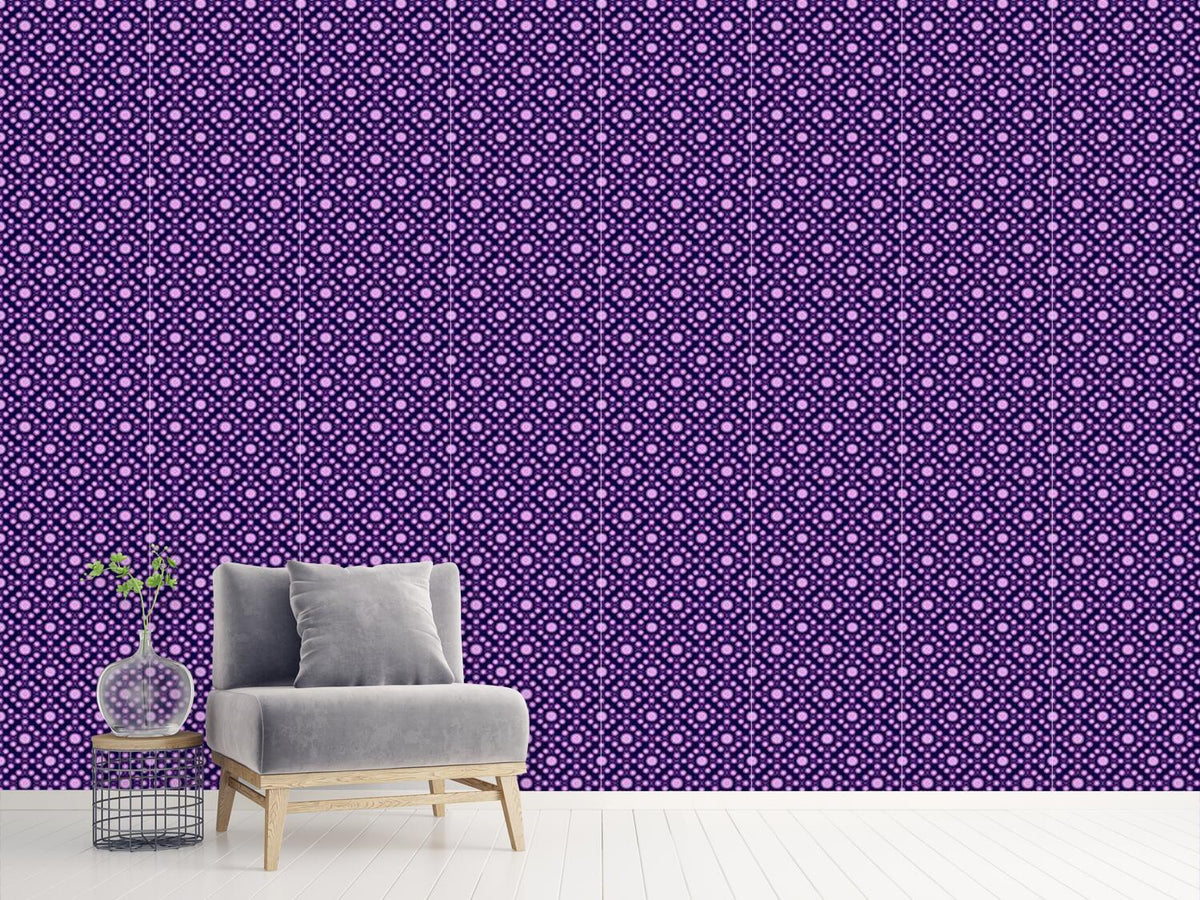 patterned-wallpaper-violet-dots