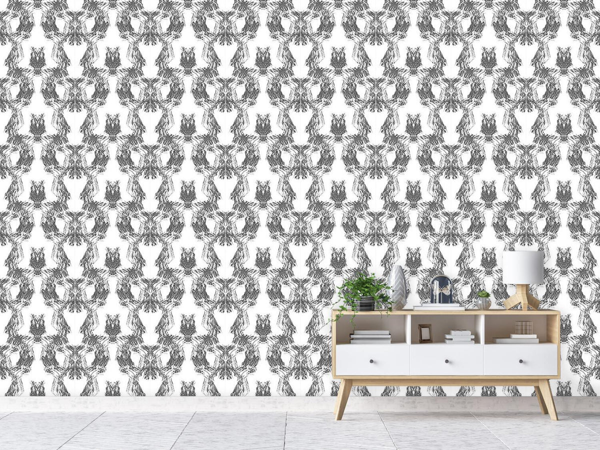 patterned-wallpaper-the-lady-wears-black