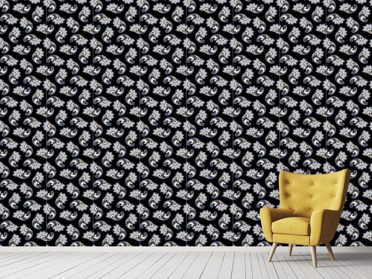 patterned-wallpaper-dark-paisley