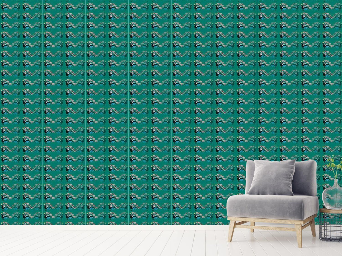 patterned-wallpaper-peacocks-showing-off