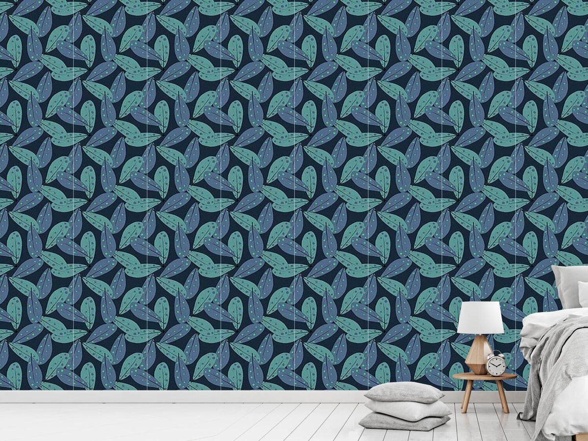 patterned-wallpaper-mystic-leaves