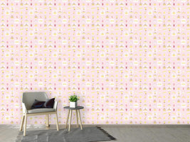 patterned-wallpaper-royal-crowns